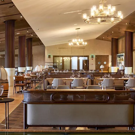 Les Hotel *