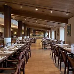 Les Hotel *